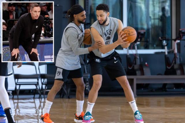 球员们通过 球员们通过