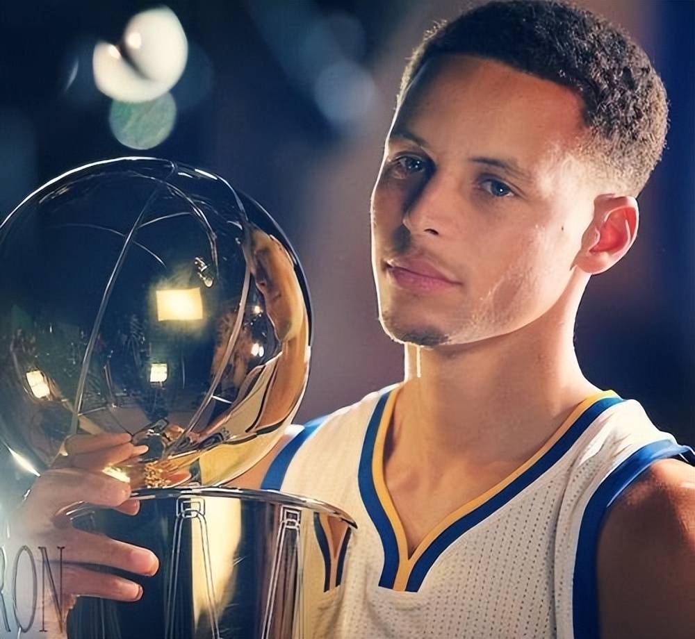 迷形成鲜明 迷形成鲜明