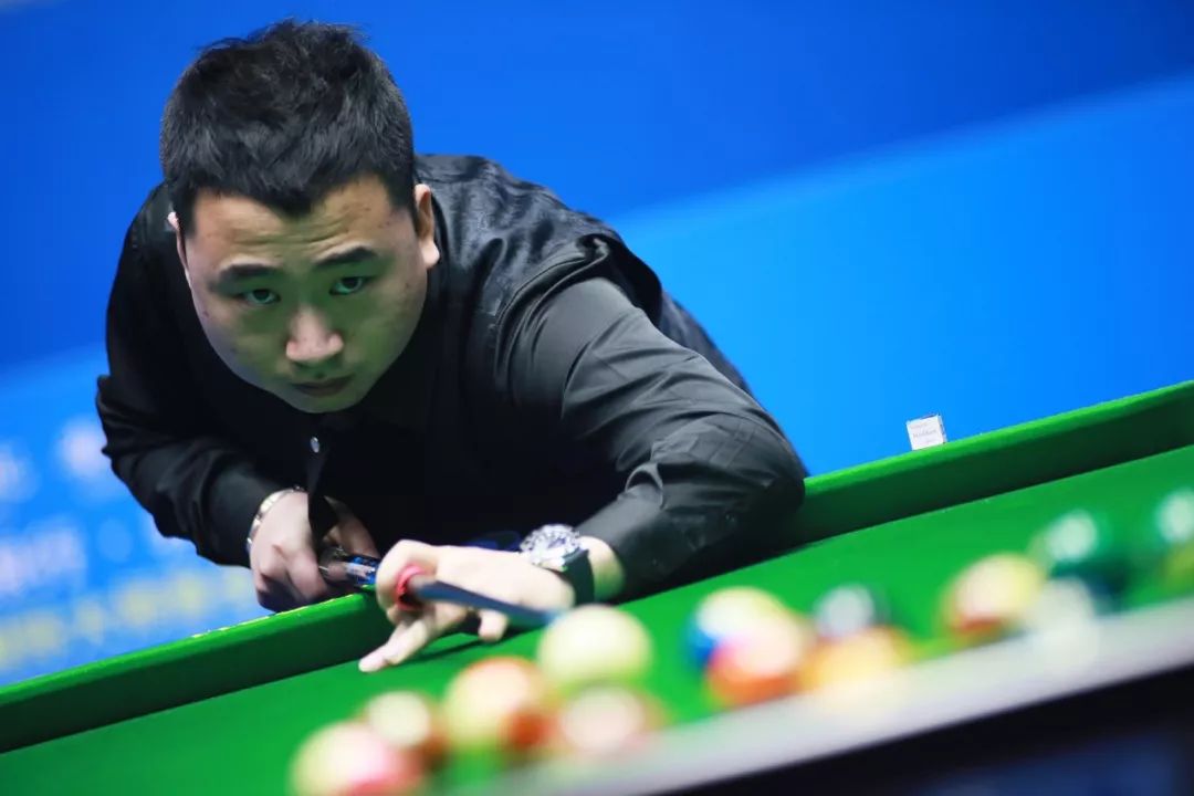 围球紧凑的 围球紧凑的